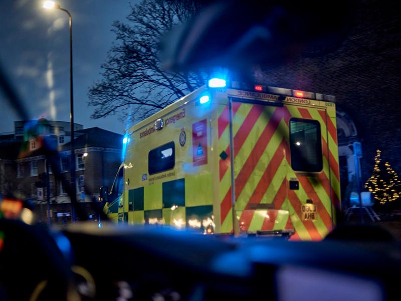 Can-Ambulance-Cross-Red-Light-In-Malaysia